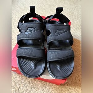 NWT Nike Owaysis Women's Sandals, Black, Size 9